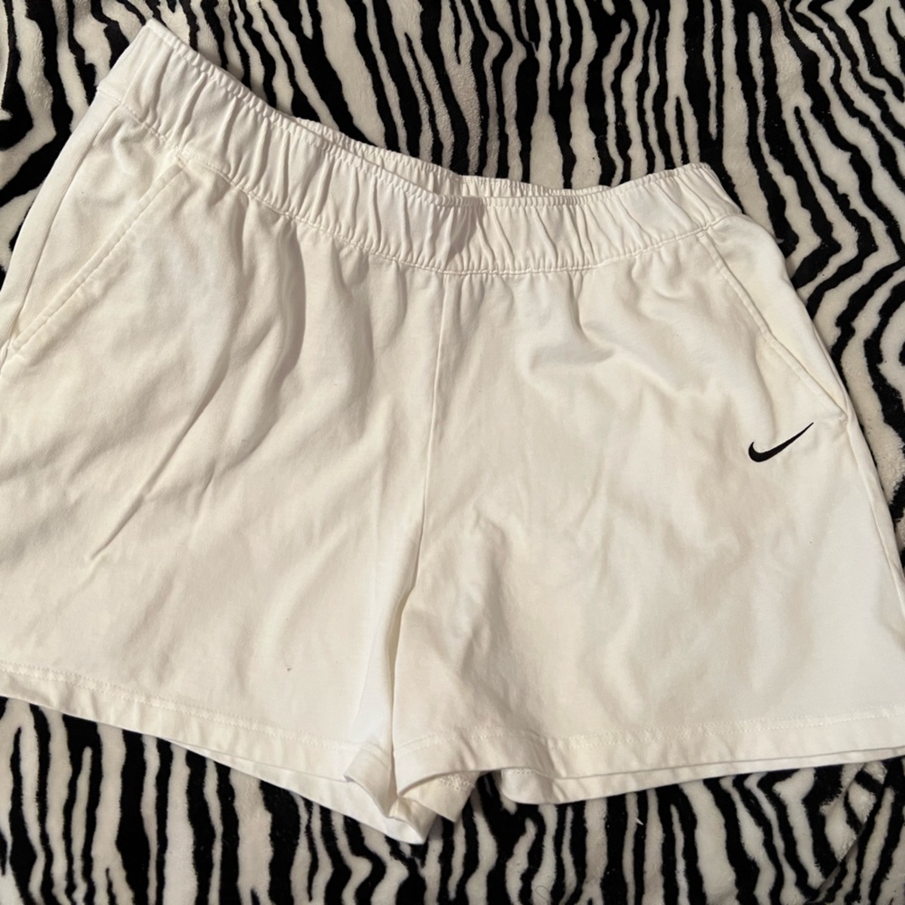 Nike white shorts with pockets size 1X